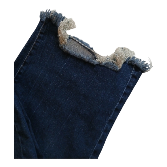 Women's wide legged ankle pants with distressed tassels around the ankle - Picture 3 of 5